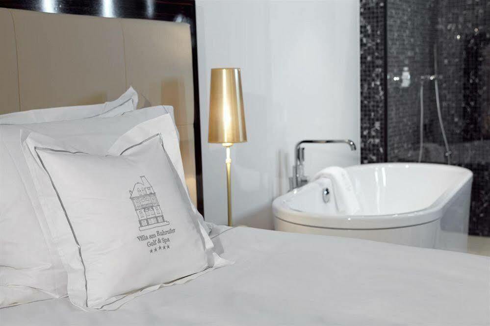 Boutique Hotel Villa Am Ruhrufer Golf & Spa Mülheim an der Ruhr Buitenkant foto